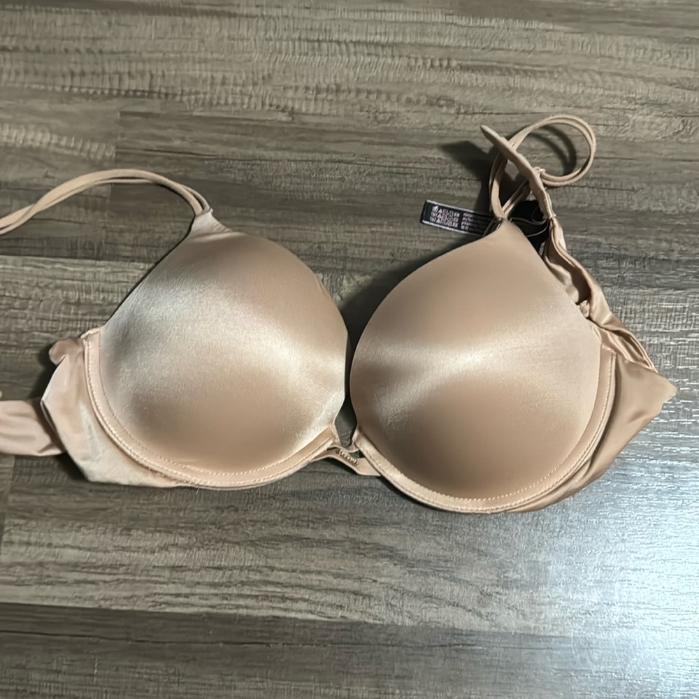 Victoria’s Secret very sexy push-up bra size 34C nude